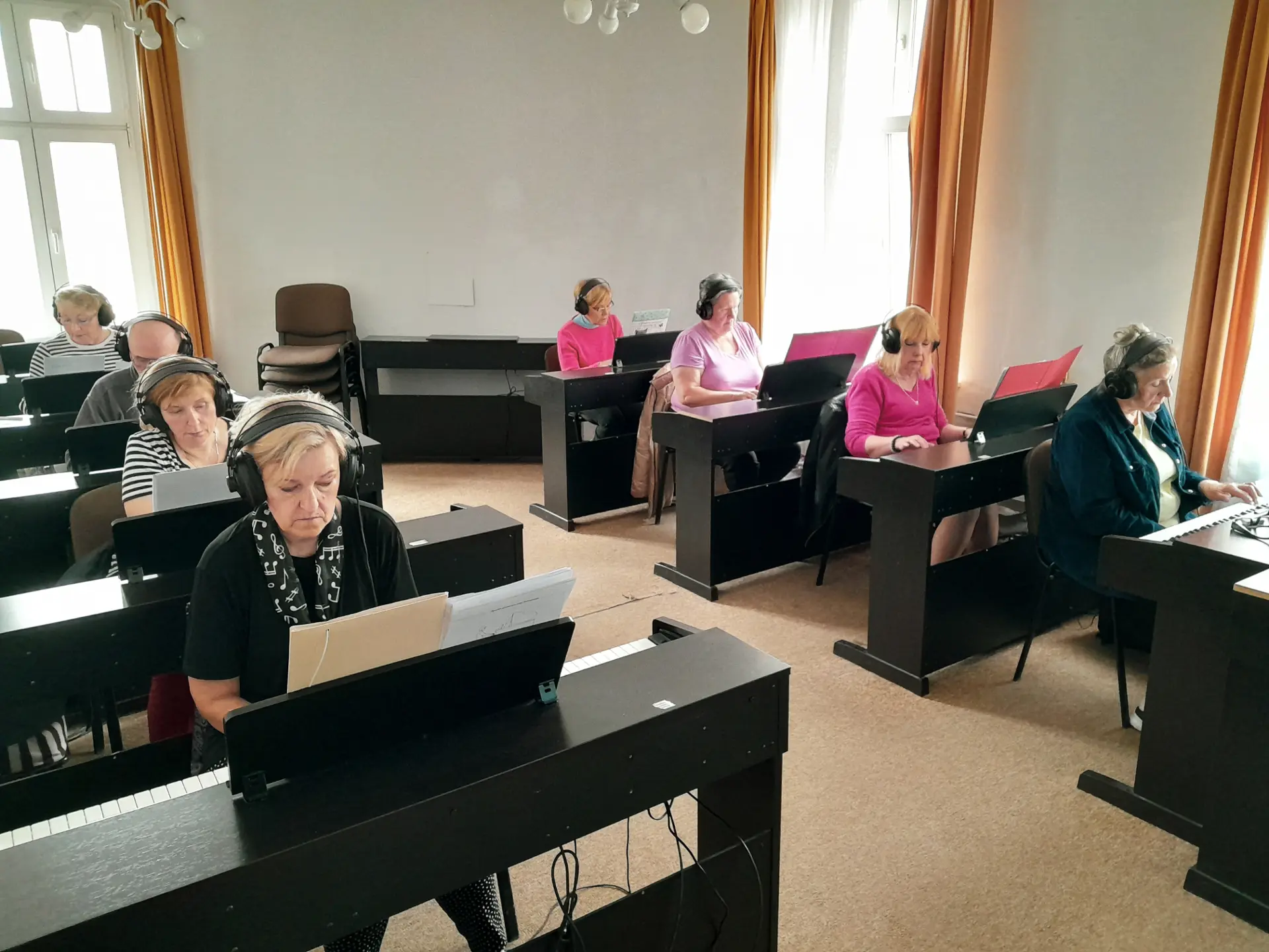 GRUPOWE LEKCJE GRY NA FORTEPIANIE DLA DOROSŁYCH I SENIORÓW [POZIOM POCZĄTKUJĄCY: SEMESTR 1]