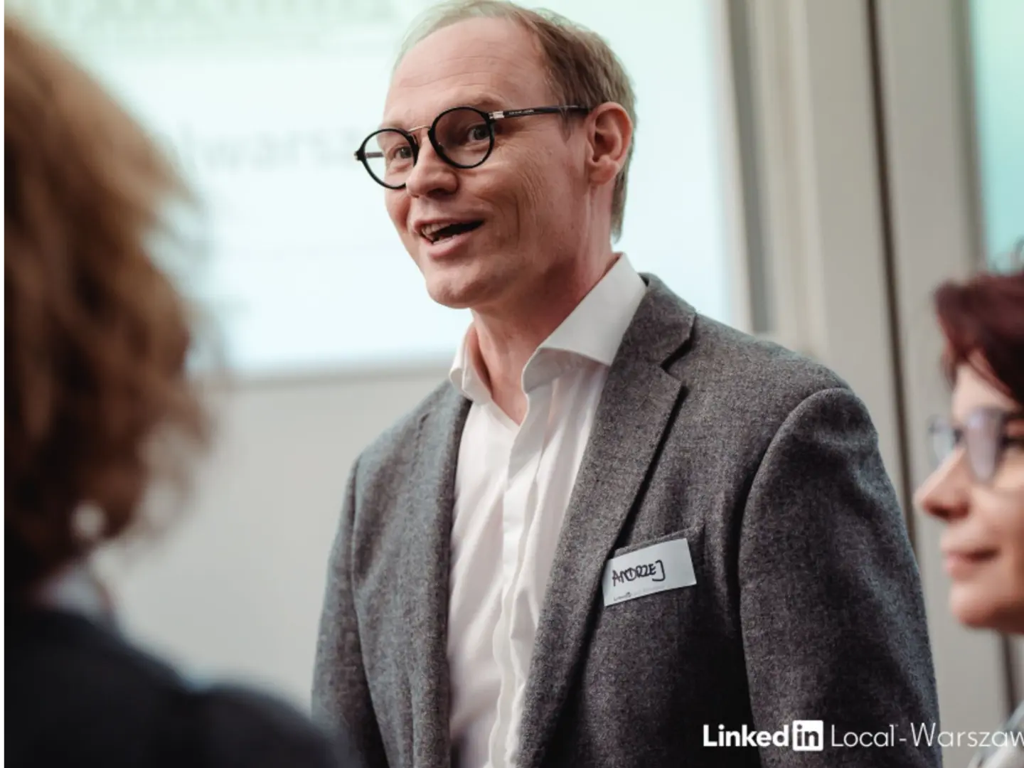 „KLIENT W CENTRUM UWAGI DZIAŁU HANDLOWEGO – RELACJE I AI Z LINKEDIN ”